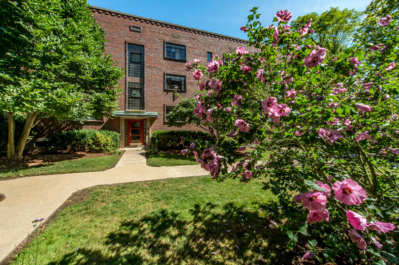 St. Paul Gardens - Courtyard