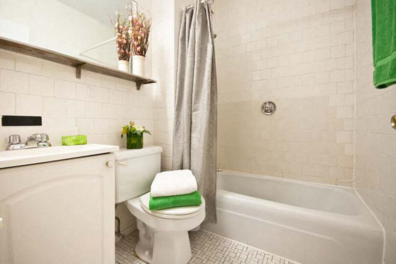 Hampton Court - Bathroom