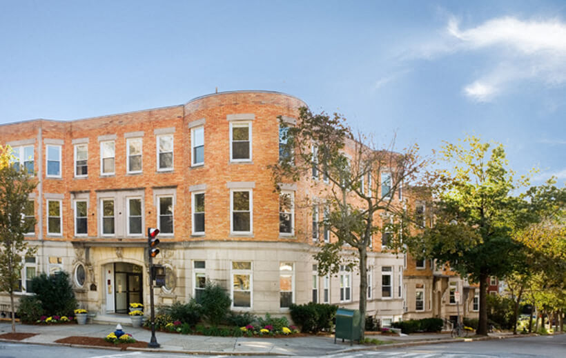 Beacon Fairbanks Manor - Steps to the Green Line of the T