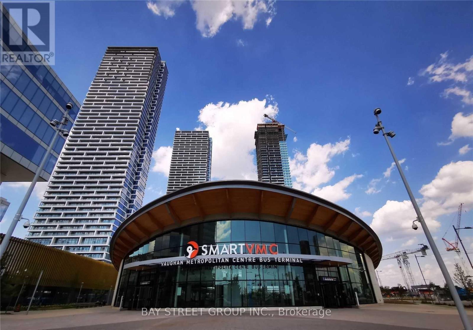A modern building with a curved entrance and the words "SMARTYMG" on it.