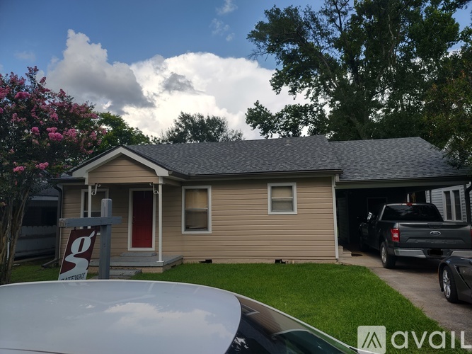 Source URL: https://prod-avail.s3.amazonaws.com/public_images/31033455/listing/House_Front.jpg