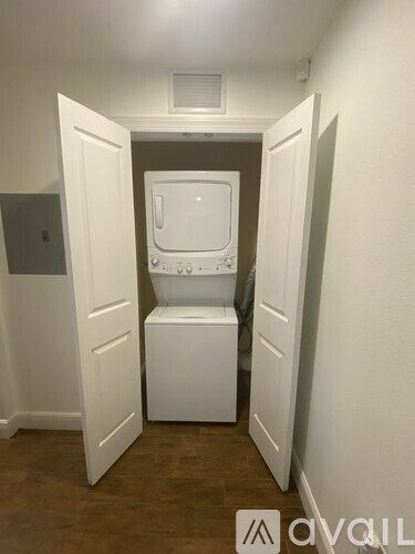 Source URL: https://prod-avail.s3.amazonaws.com/public_images/33396622/listing/reunion_laundry.jpg