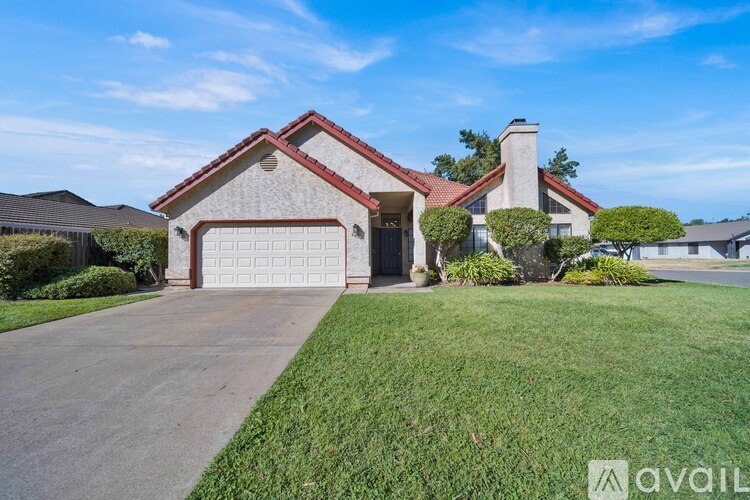 Source URL: https://prod-avail.s3.amazonaws.com/public_images/38743908/listing/Redding-Real-Estate-Photography-2.jpg