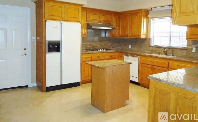 Source URL: https://prod-avail.s3.amazonaws.com/public_images/41779592/listing/3-BIG-kitchen.jpg