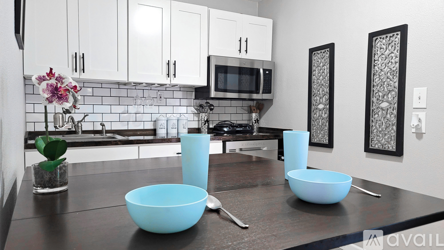 Source URL: https://prod-avail.s3.amazonaws.com/public_images/33199813/listing/4_Kitchen_open.jpg