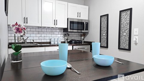 Source URL: https://prod-avail.s3.amazonaws.com/public_images/33199813/listing/4_Kitchen_open.jpg