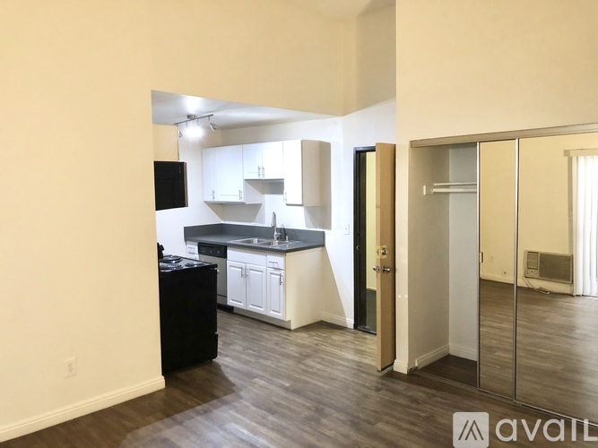 Source URL: https://prod-avail.s3.amazonaws.com/public_images/32961167/listing/IMG_2065.jpeg