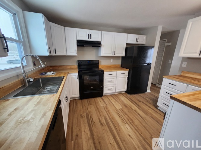Source URL: https://prod-avail.s3.amazonaws.com/public_images/41770098/listing/20251204_140009.jpg