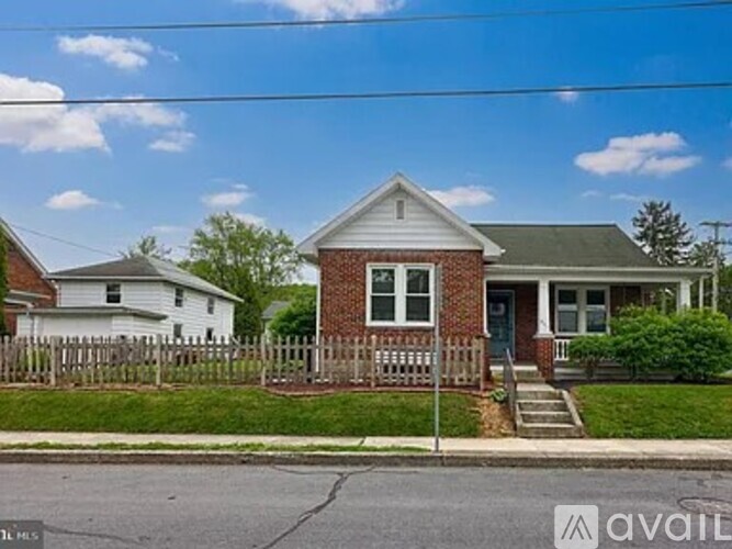 Source URL: https://prod-avail.s3.amazonaws.com/public_images/35515581/listing/House___garage.jpeg