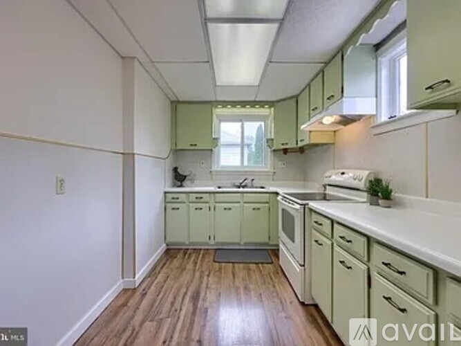 Source URL: https://prod-avail.s3.amazonaws.com/public_images/35515574/listing/Kitchen_2.jpeg