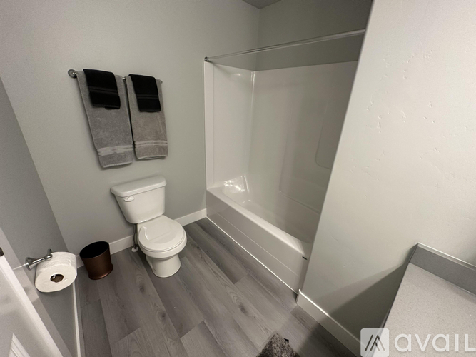 Source URL: https://prod-avail.s3.amazonaws.com/public_images/41731344/listing/m3801561-l1004591532-1031913509.jpg