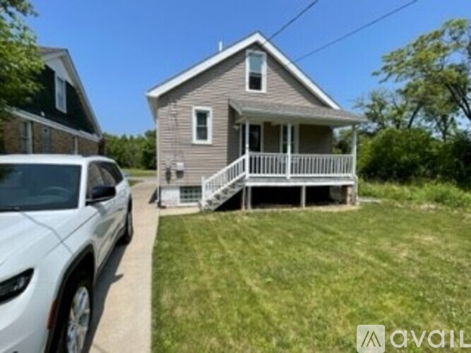 Source URL: https://prod-avail.s3.amazonaws.com/public_images/35653860/listing/Back_of_House_Jun23.jpg