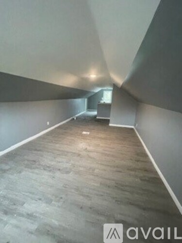 Source URL: https://prod-avail.s3.amazonaws.com/public_images/41723127/listing/Upstairs_Bedroom_2025.jpg