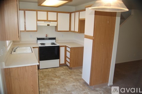 Source URL: https://prod-avail.s3.amazonaws.com/public_images/39828923/listing/WhiteKitchen.JPG