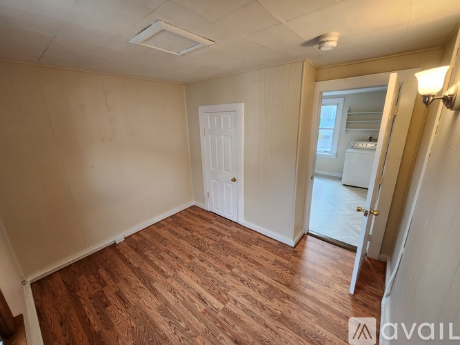 Source URL: https://prod-avail.s3.amazonaws.com/public_images/36806388/listing/Back_Bedroom.jpg