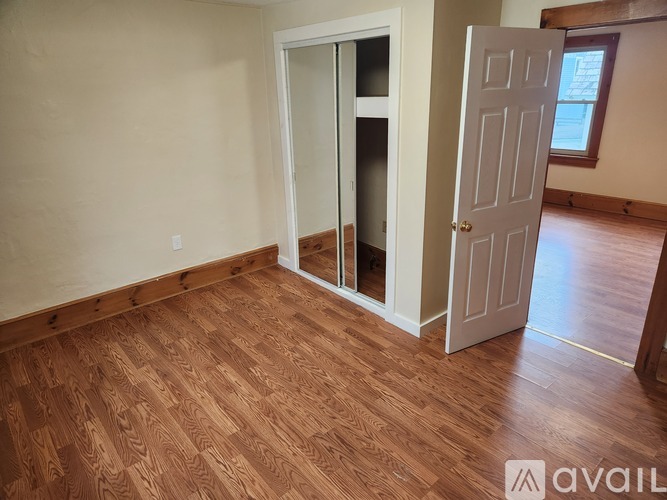 Source URL: https://prod-avail.s3.amazonaws.com/public_images/36806391/listing/Middle_Bedroom.jpg
