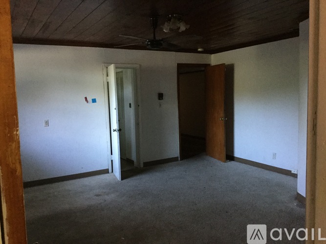 Source URL: https://prod-avail.s3.amazonaws.com/public_images/37148637/listing/2-8_Northeast_Room.JPG
