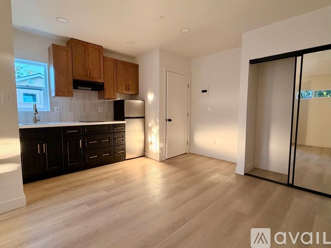Source URL: https://prod-avail.s3.amazonaws.com/public_images/41717372/listing/714_Philly-2.jpg