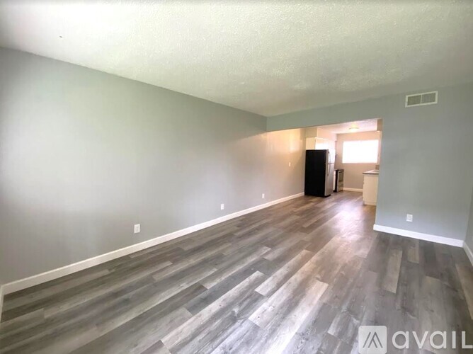 Source URL: https://prod-avail.s3.amazonaws.com/public_images/41707632/listing/2-livingroom.jpeg