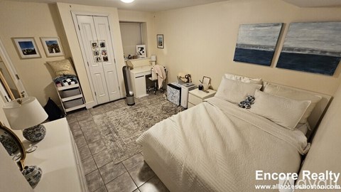 Source URL: https://prod-avail.s3.amazonaws.com/public_images/37984265/listing/internal_unit_photo_73961645_11.jpg