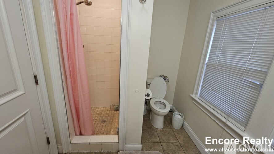 Source URL: https://prod-avail.s3.amazonaws.com/public_images/37984260/listing/internal_unit_photo_73961639_5.jpg