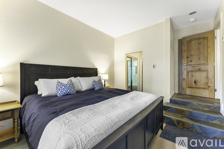 Source URL: https://prod-avail.s3.amazonaws.com/public_images/38993564/listing/17-17-807_Alder_Ave_Unit_49_Incline_Village_NV_89451_(17_of_34).jpg