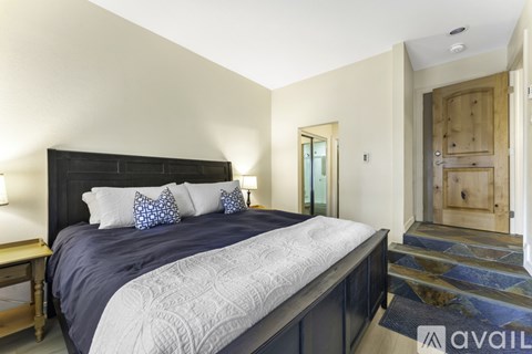 Source URL: https://prod-avail.s3.amazonaws.com/public_images/38993564/listing/17-17-807_Alder_Ave_Unit_49_Incline_Village_NV_89451_(17_of_34).jpg