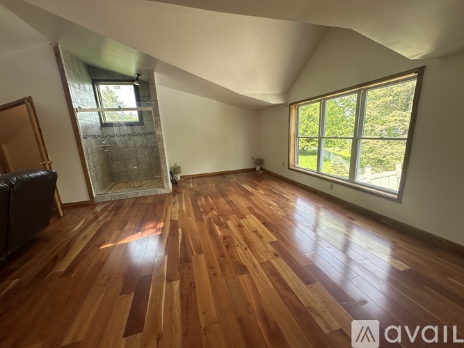 Source URL: https://prod-avail.s3.amazonaws.com/public_images/39084064/listing/IMG_5137.jpg