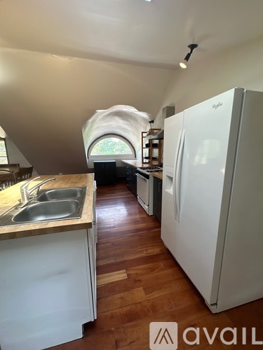 Source URL: https://prod-avail.s3.amazonaws.com/public_images/39084071/listing/IMG_5140.jpg
