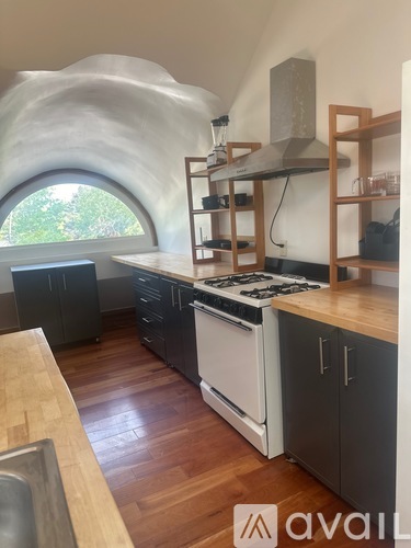 Source URL: https://prod-avail.s3.amazonaws.com/public_images/39084099/listing/IMG_5141.jpg