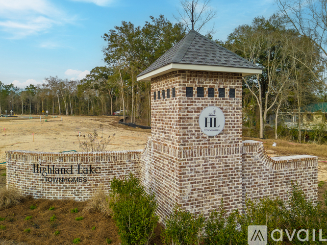 Source URL: https://prod-avail.s3.amazonaws.com/public_images/39078160/listing/Highland_Lake_Townhomes-3002.jpeg
