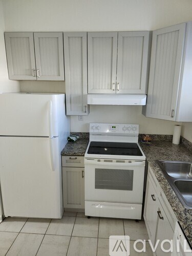 Source URL: https://prod-avail.s3.amazonaws.com/public_images/39360564/listing/Apt._C_Kitchen.jpg