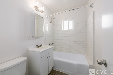 Source URL: https://prod-avail.s3.amazonaws.com/public_images/39704349/listing/08_Bathroom_(4).jpg
