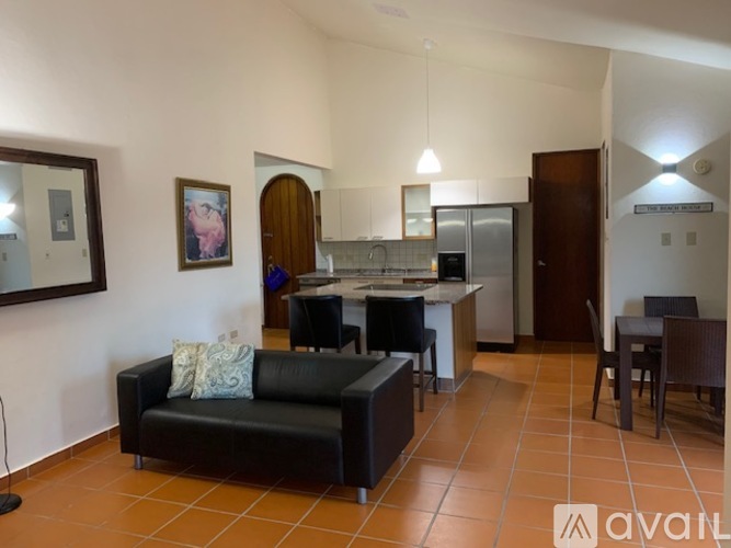 Source URL: https://prod-avail.s3.amazonaws.com/public_images/39686951/listing/sala_prefered.jpg