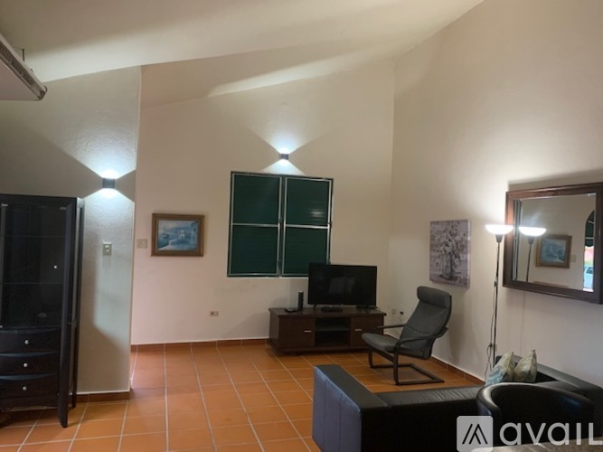 Source URL: https://prod-avail.s3.amazonaws.com/public_images/39686954/listing/sala_2_front.jpg