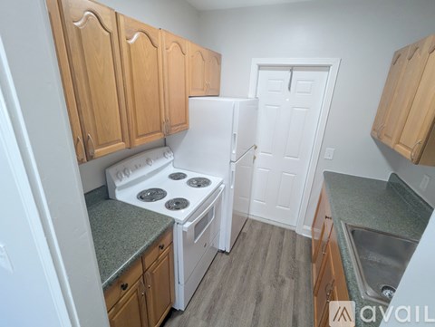 Source URL: https://prod-avail.s3.amazonaws.com/public_images/41771120/listing/215_Conniston_Unit_4_-_Kitchen_1_(1).jpg