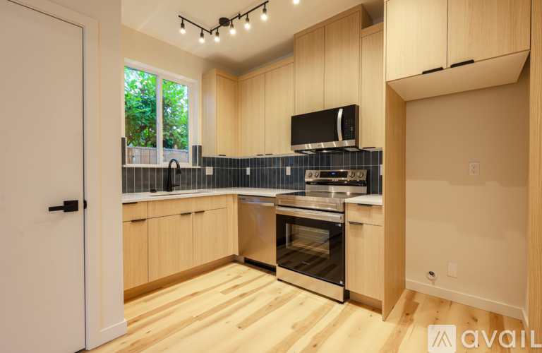 Source URL: https://prod-avail.s3.amazonaws.com/public_images/41721598/listing/kitchen1.png