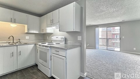 Source URL: https://prod-avail.s3.amazonaws.com/public_images/41752613/listing/Summit_new_kitchen_2.jpg