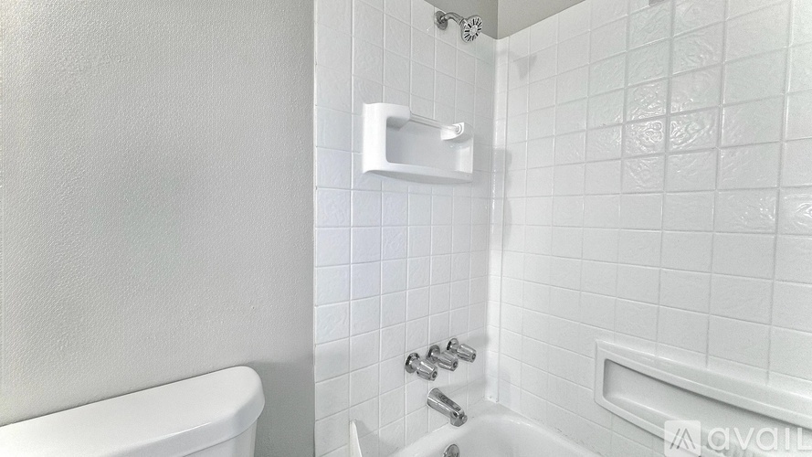 Source URL: https://prod-avail.s3.amazonaws.com/public_images/41752609/listing/Summit_new_bath_2.jpg