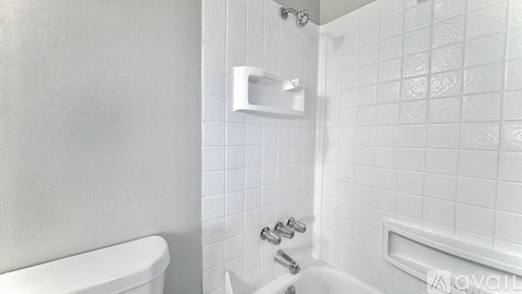 Source URL: https://prod-avail.s3.amazonaws.com/public_images/41752609/listing/Summit_new_bath_2.jpg