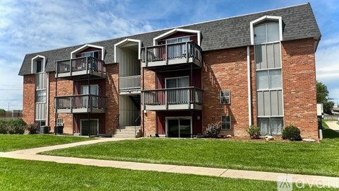 Source URL: https://prod-avail.s3.amazonaws.com/public_images/41935492/listing/Summit_Lofts_Dog_Park.jpg