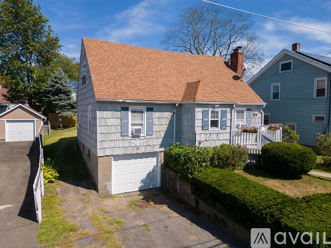 30 Florence Ave 5 Beds Single Family Home for Rent - Photo gallery 3