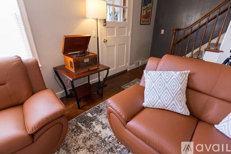 30 Florence Ave 5 Beds Single Family Home for Rent - Photo gallery 4