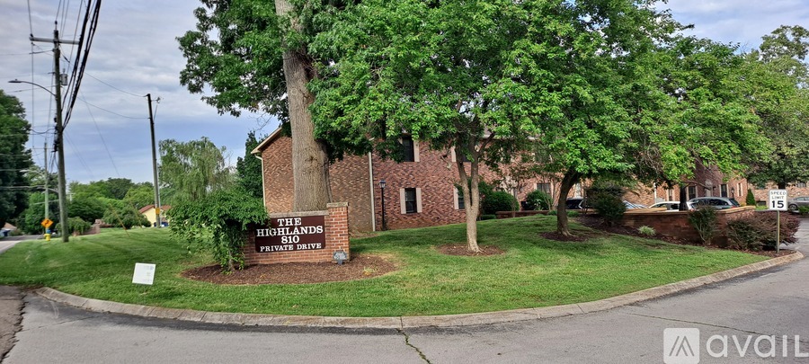 A sign in front of a brick building that says Hillsdale Presbyterian Church.