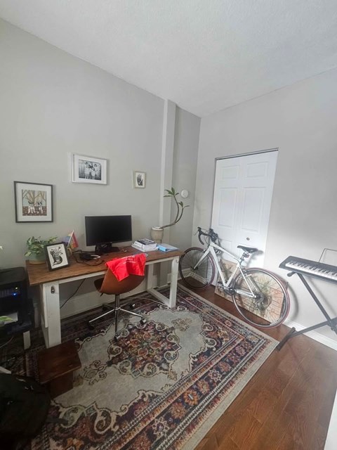 736 Queens Ave 2 Beds Apartment for Rent