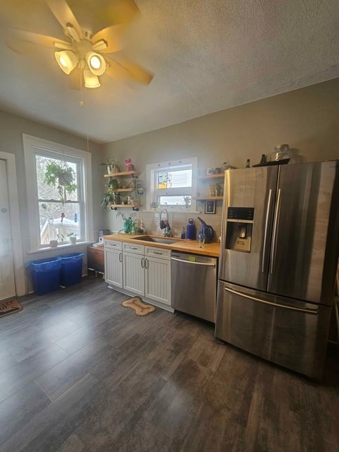 736 Queens Ave 2 Beds Apartment for Rent