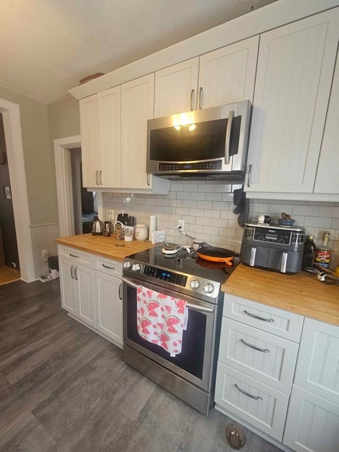 736 Queens Ave 2 Beds Apartment for Rent