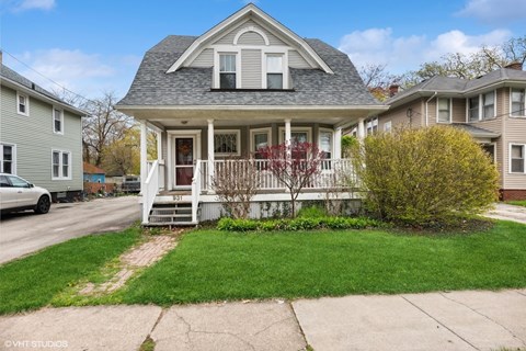 931 N County 3 Beds Apartment for Rent