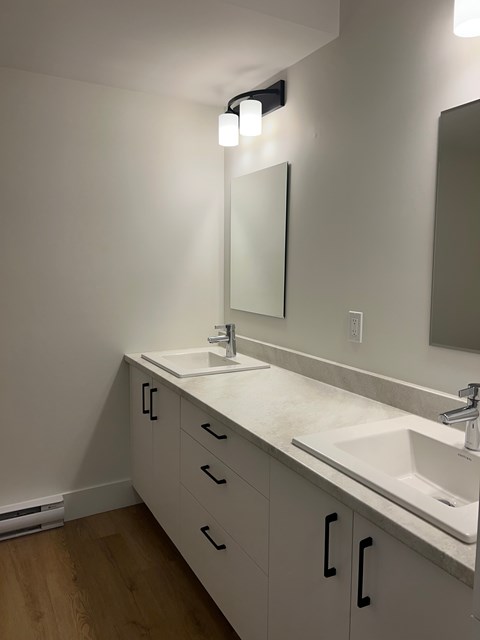 A bathroom with a sink and a mirror.