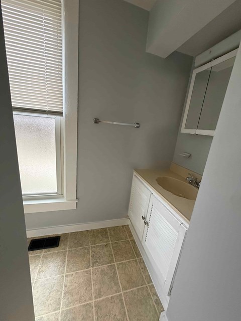 475 West Mckibben Street 2 Beds Apartment for Rent